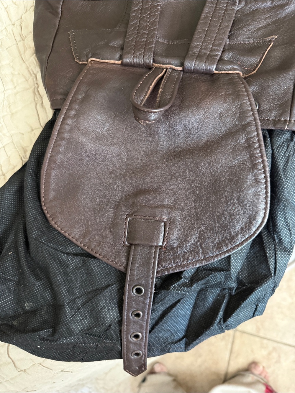 Men or women’s brown leather backpack in good condition supple clean interior - Picture 3 of 14